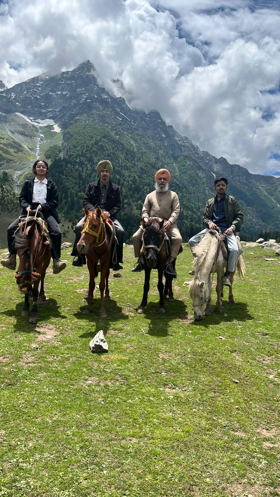 Kashmir Scenic Escape